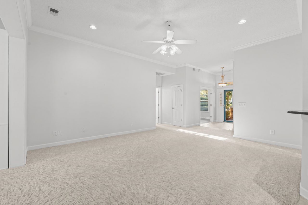 80 Camden Circle  Photo 4