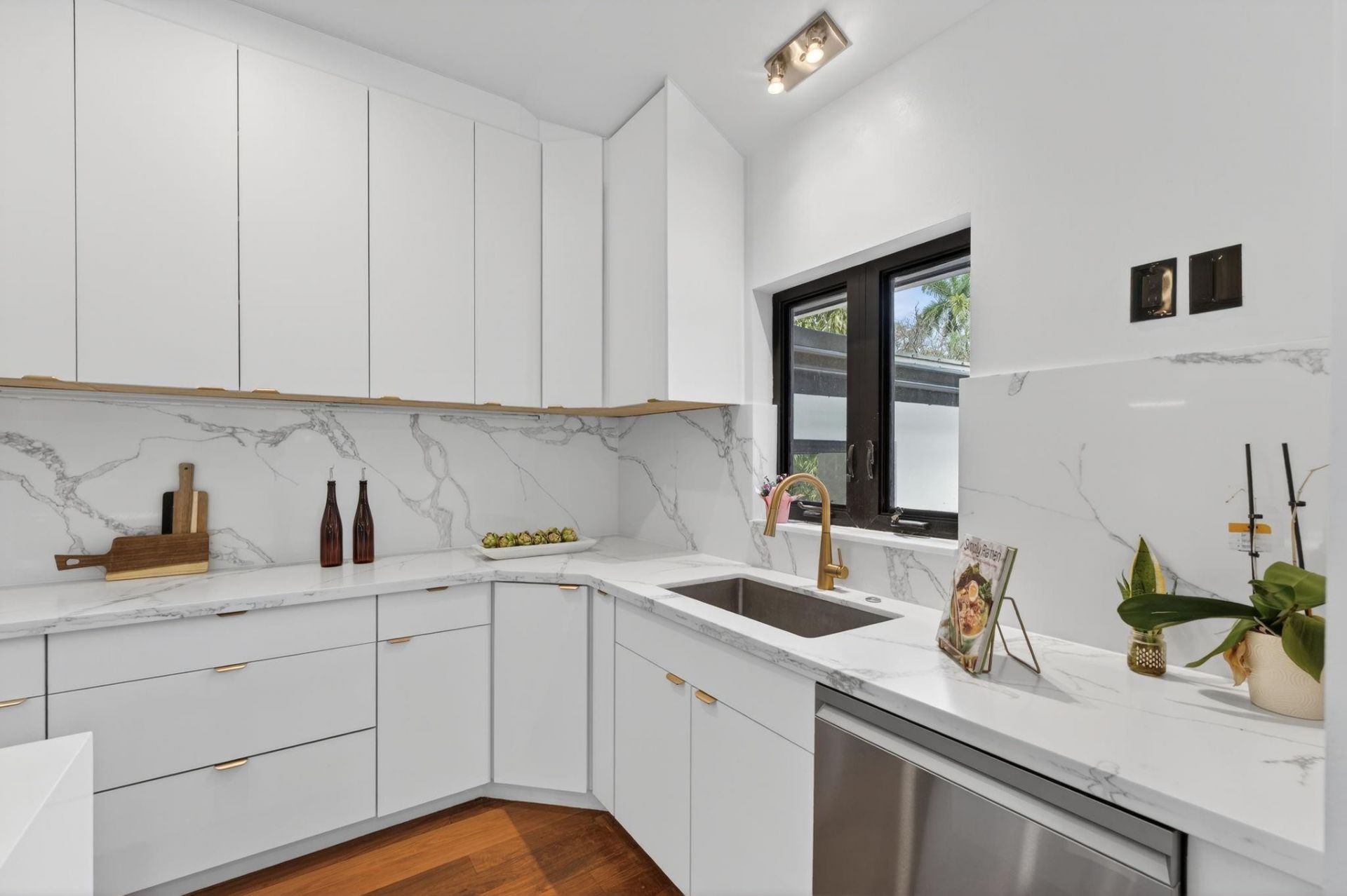 360 NW 33rd Street, Oakland Park, FL 33309 Photo