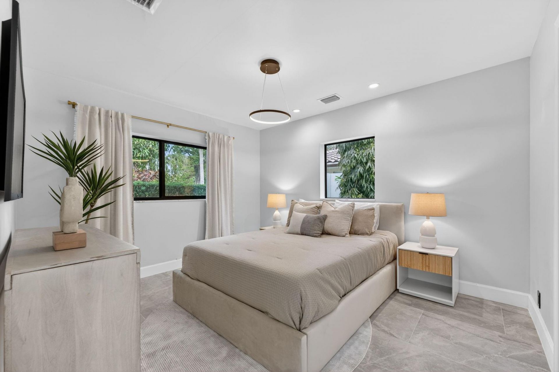 360 NW 33rd Street, Oakland Park, FL 33309 Photo