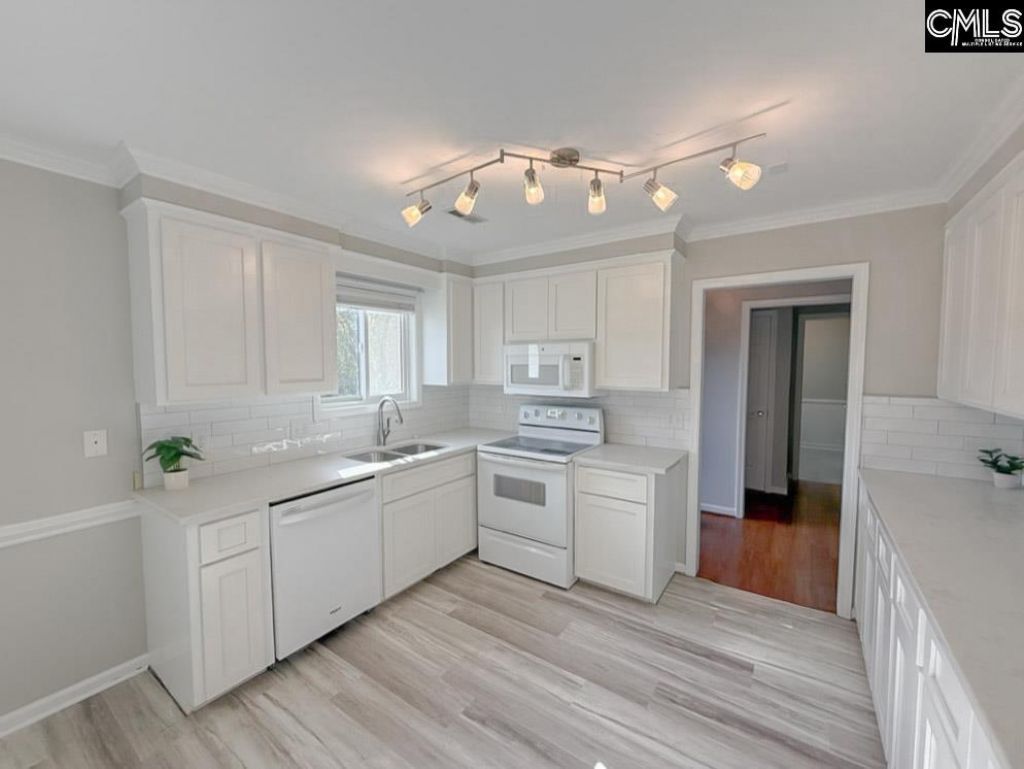 149 Patio Place  Photo 8