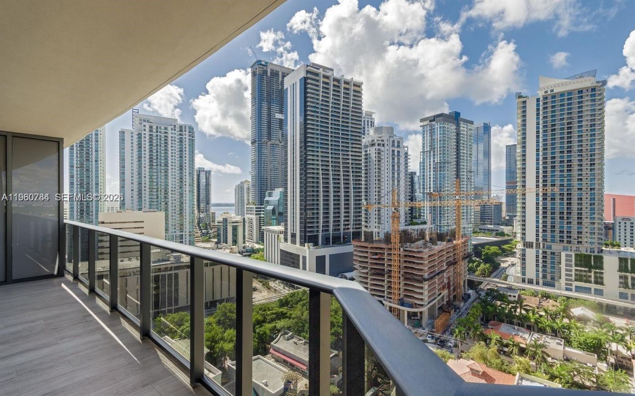 45 SW 9th St, Unit 1805, Miami, FL 33130 Photo