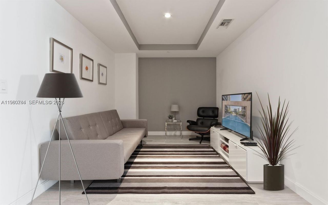 45 SW 9th St, Unit 1805, Miami, FL 33130 Photo