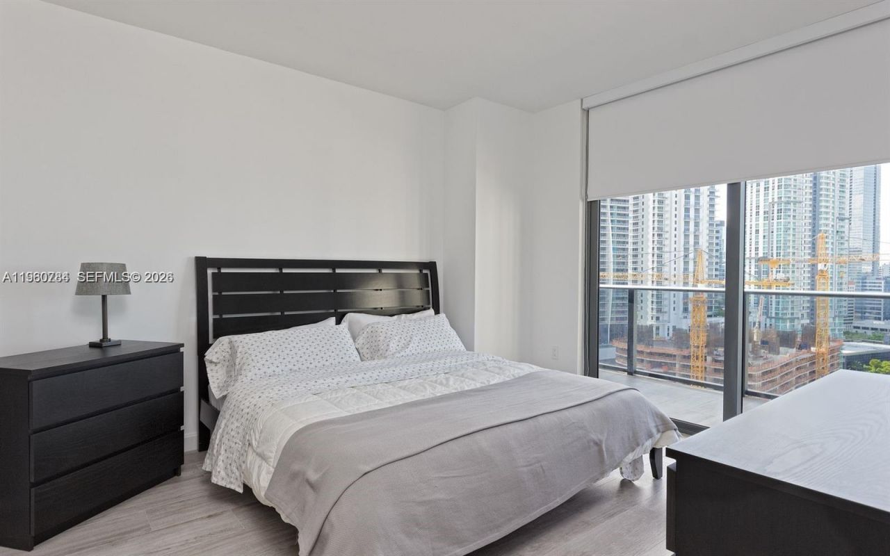45 SW 9th St, Unit 1805, Miami, FL 33130 Photo