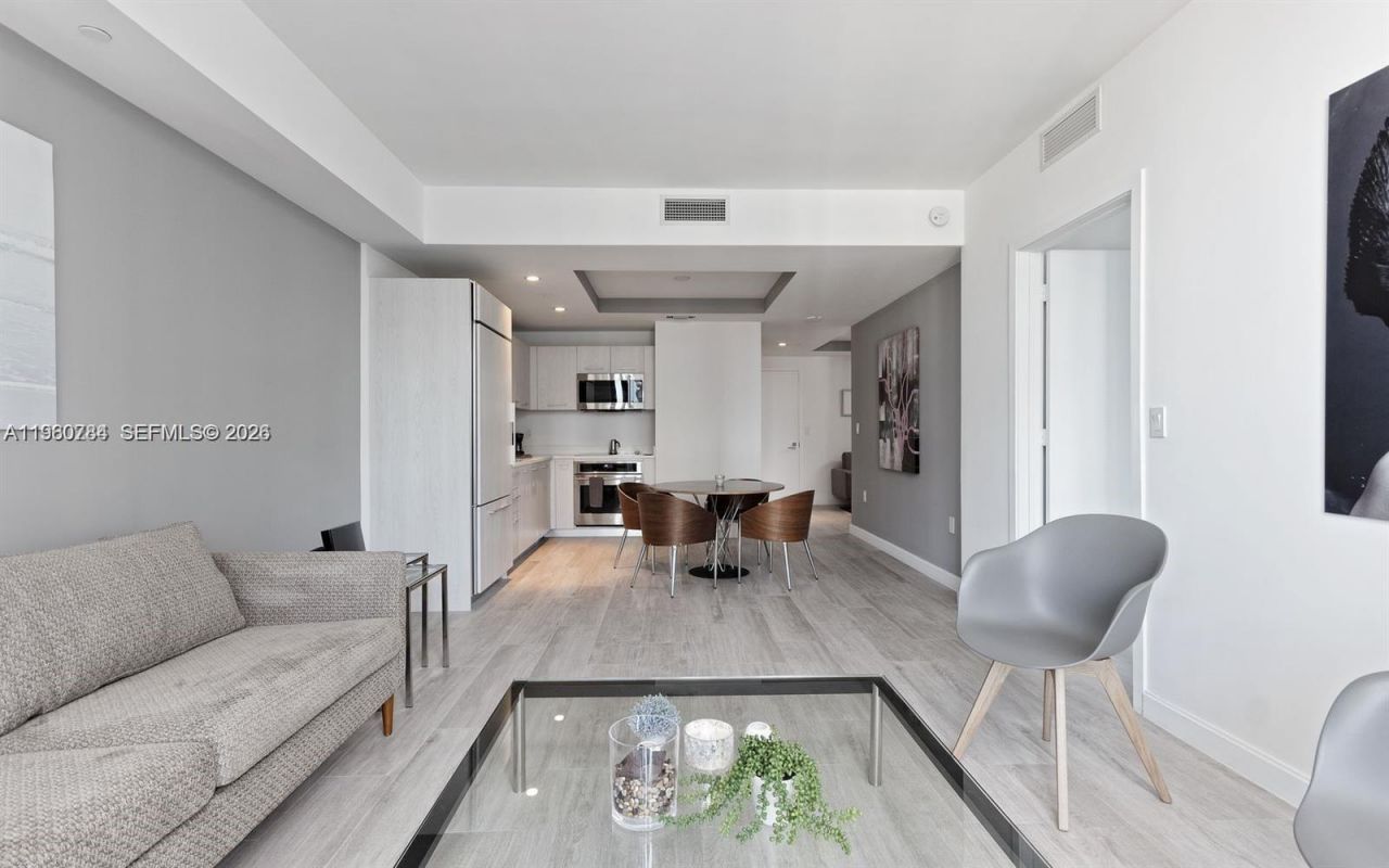 45 SW 9th St, Unit 1805, Miami, FL 33130 Photo