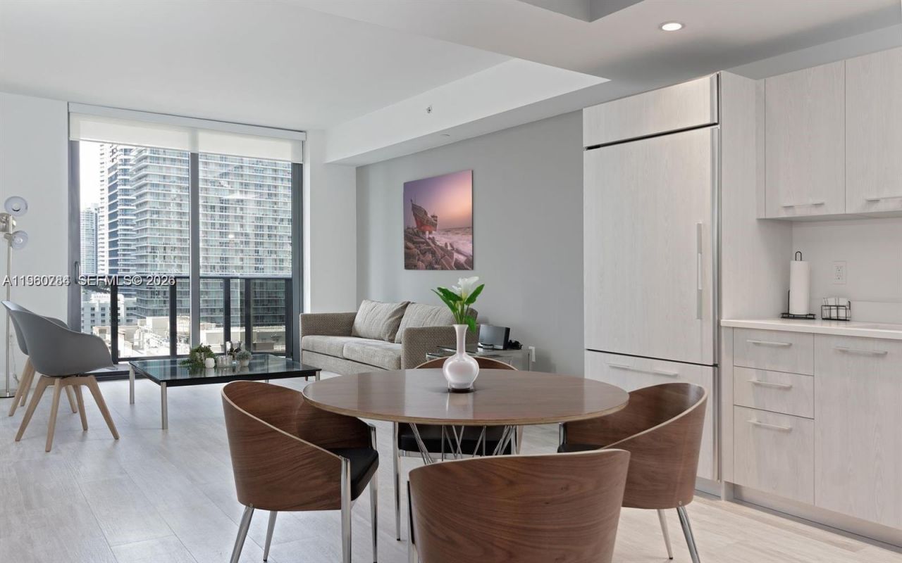 45 SW 9th St, Unit 1805, Miami, FL 33130 Photo