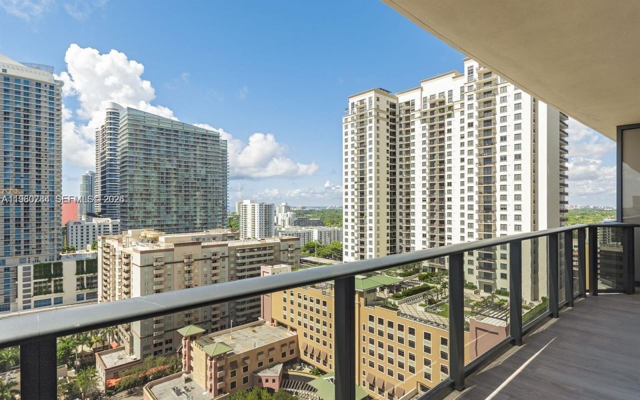 45 SW 9th St, Unit 1805, Miami, FL 33130 Photo