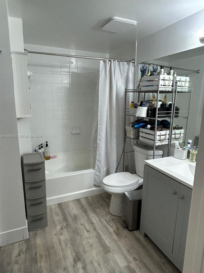 5077 NW 7th St , Unit 1012, Miami, FL 33126 Photo