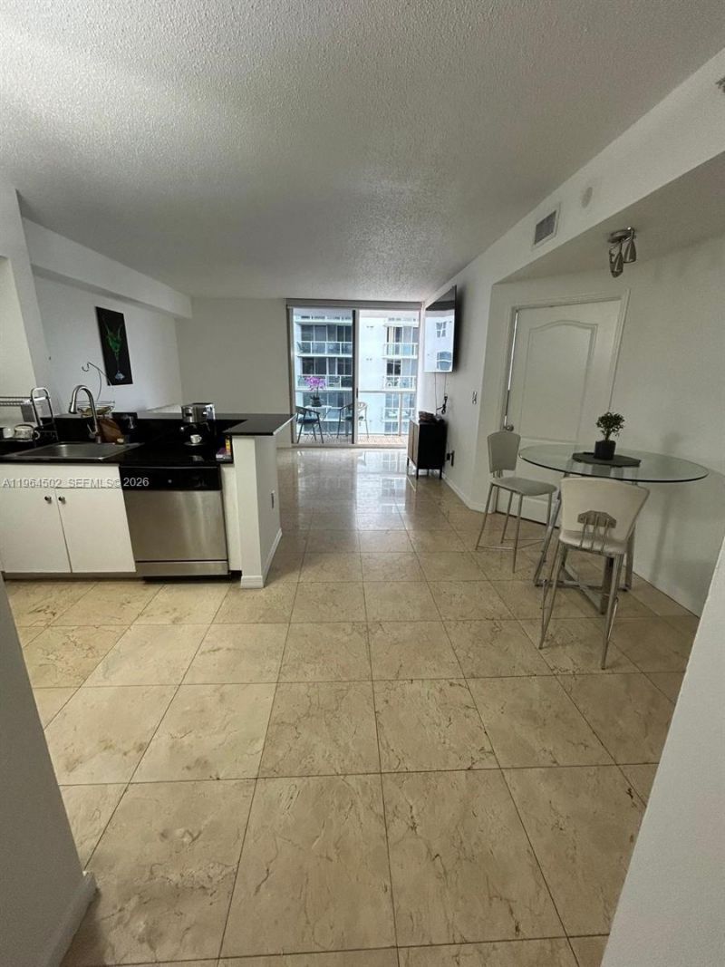 5077 NW 7th St , Unit 1012, Miami, FL 33126 Photo