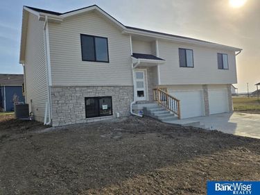 1725 W Trout Drive, Lincoln, NE 68521