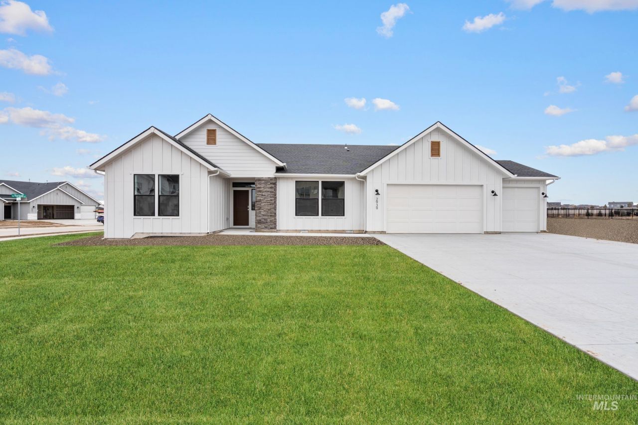 2939 N Schimigadoon Way, Eagle, ID 83616 Main Photo