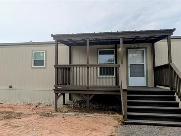 2502 Coyote Trail, Granbury, TX 76048