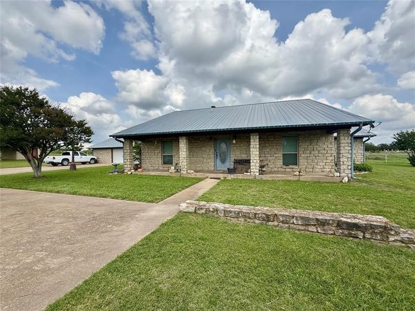 302 Poplar Street , Hico, TX 76457