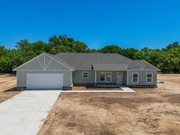 319 Smyrna Meadows Lane, Sunset, TX 76270