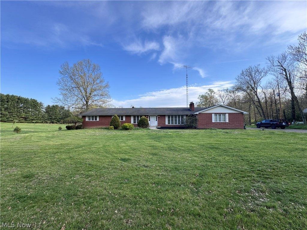 8615 Eberhart Road NE, Dover, OH 44622