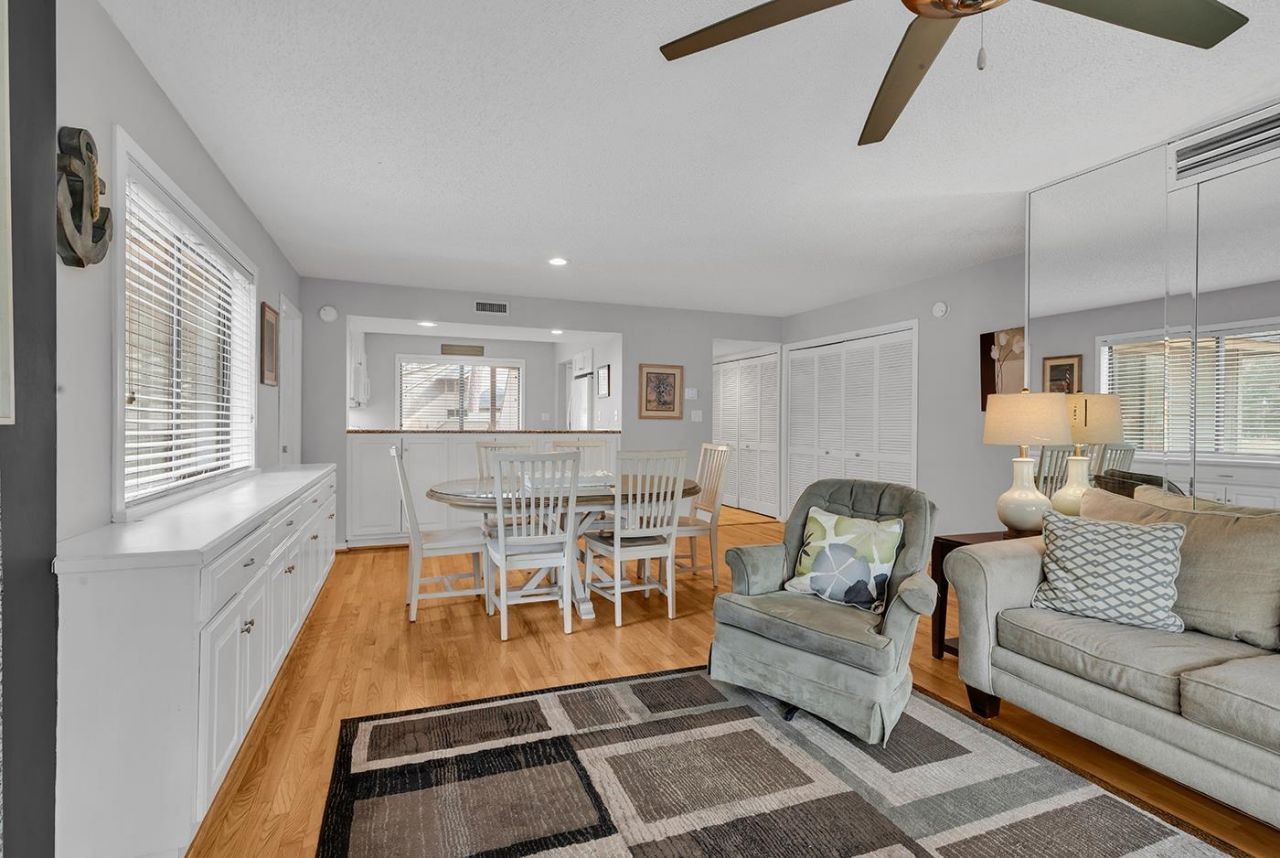 218 Westleton Dr. Photo 4