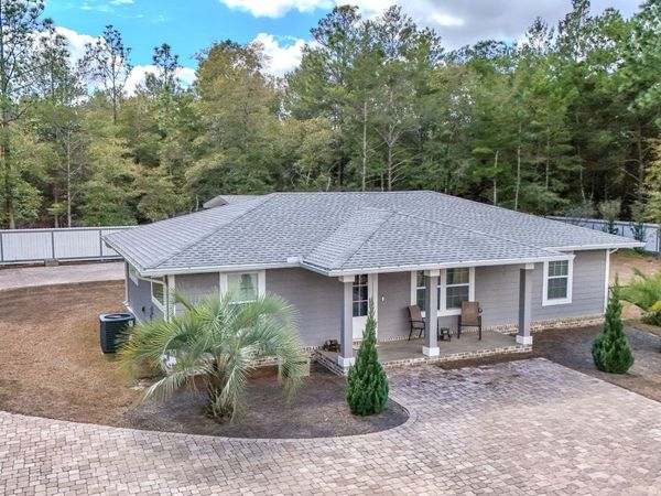 521 W Juniper Avenue, DeFuniak Springs, FL 32433