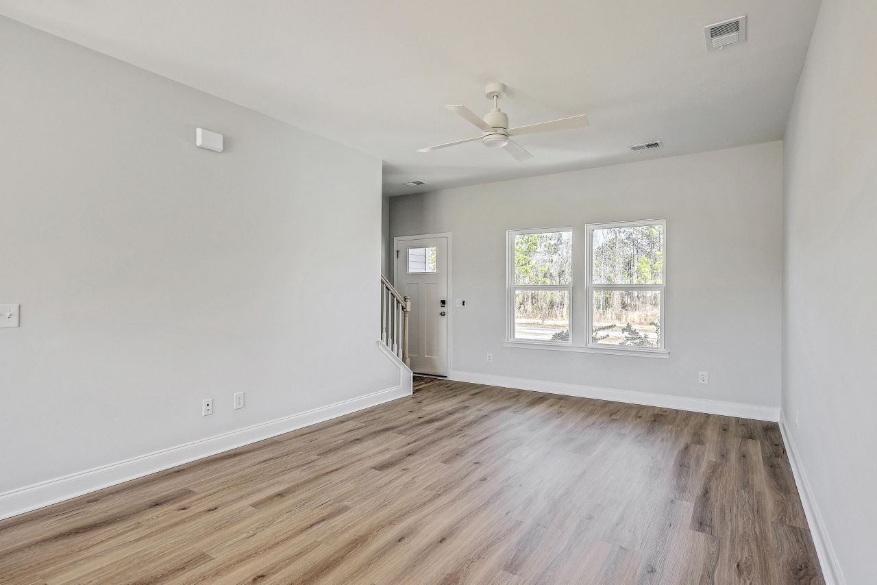 513 New Regenia Place Photo 7