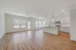 505 New Regenia Place photo 4