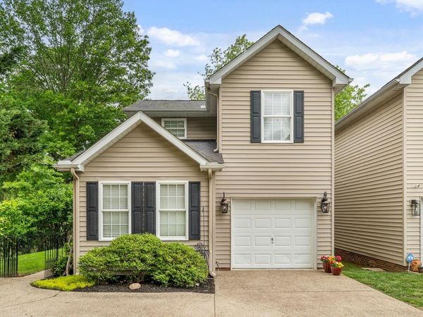 8 Blakeney Rose Lane, Huntington, WV 25705