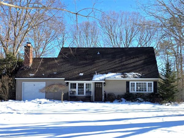 6 Howe Court, Coram, NY 11727