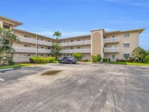 2724 S Garden Dr S, Unit 205, Lake Worth, FL 33461