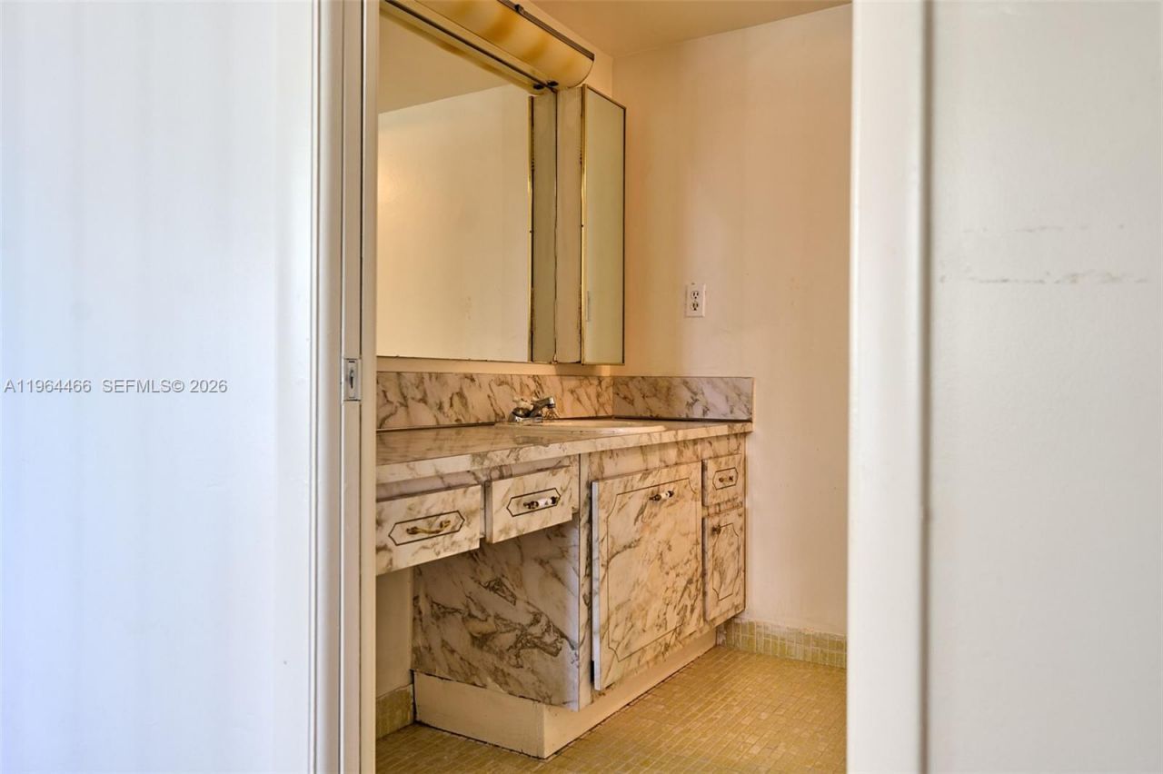 2724 S Garden Dr S, Unit 205, Lake Worth, FL 33461 Photo