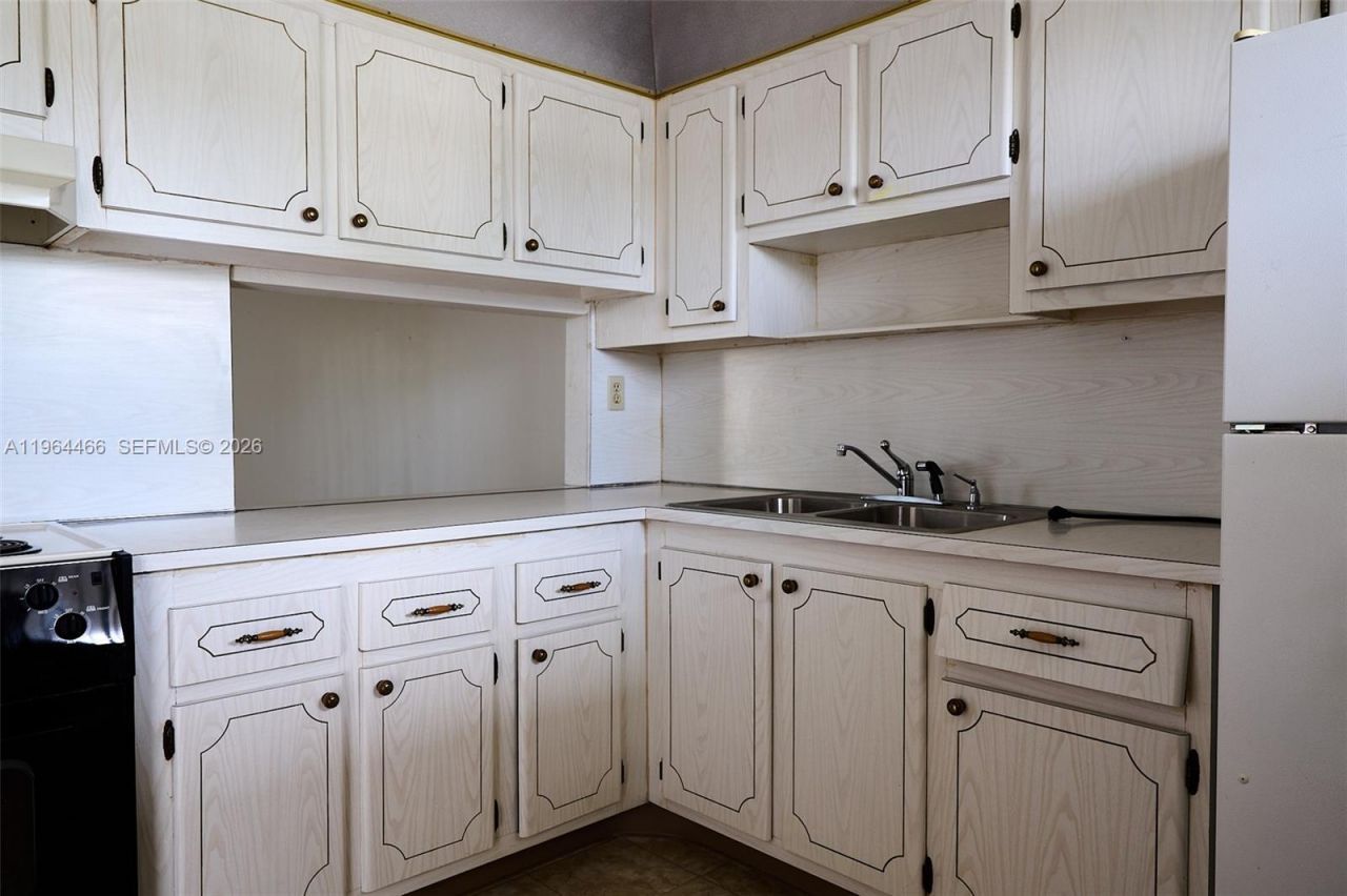 2724 S Garden Dr S, Unit 205, Lake Worth, FL 33461 Photo