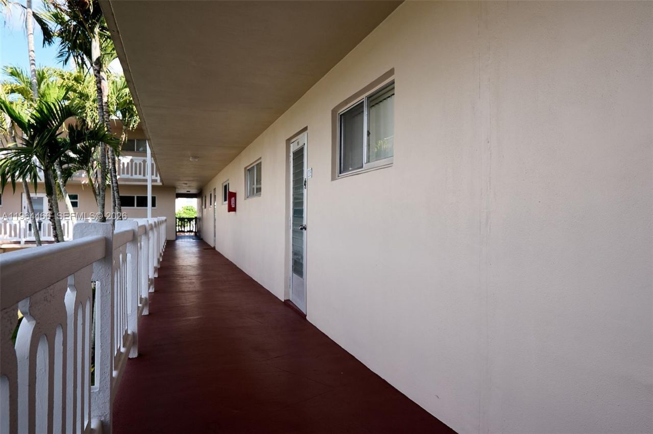 2724 S Garden Dr S, Unit 205, Lake Worth, FL 33461 Photo