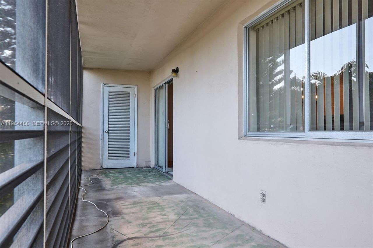 2724 S Garden Dr S, Unit 205, Lake Worth, FL 33461 Photo