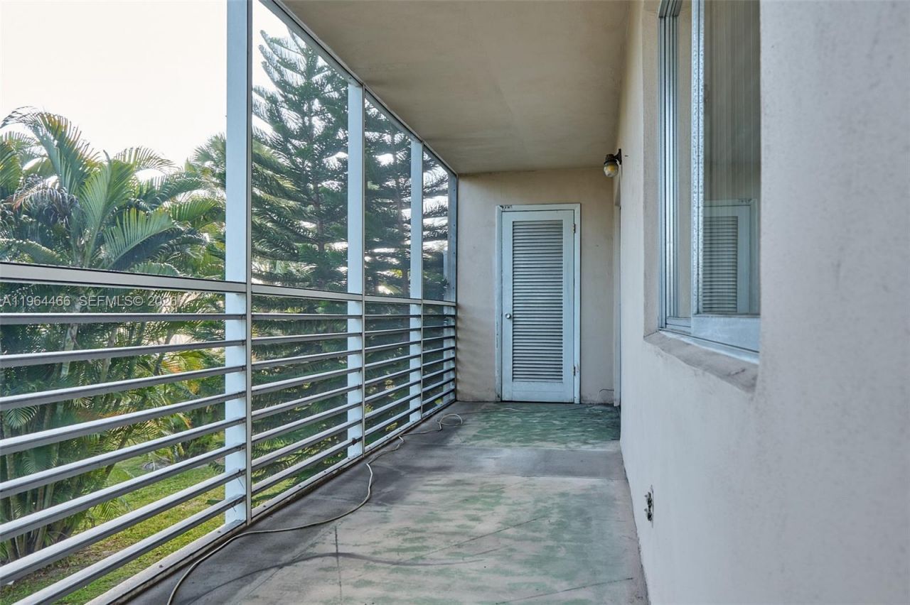 2724 S Garden Dr S, Unit 205, Lake Worth, FL 33461 Photo