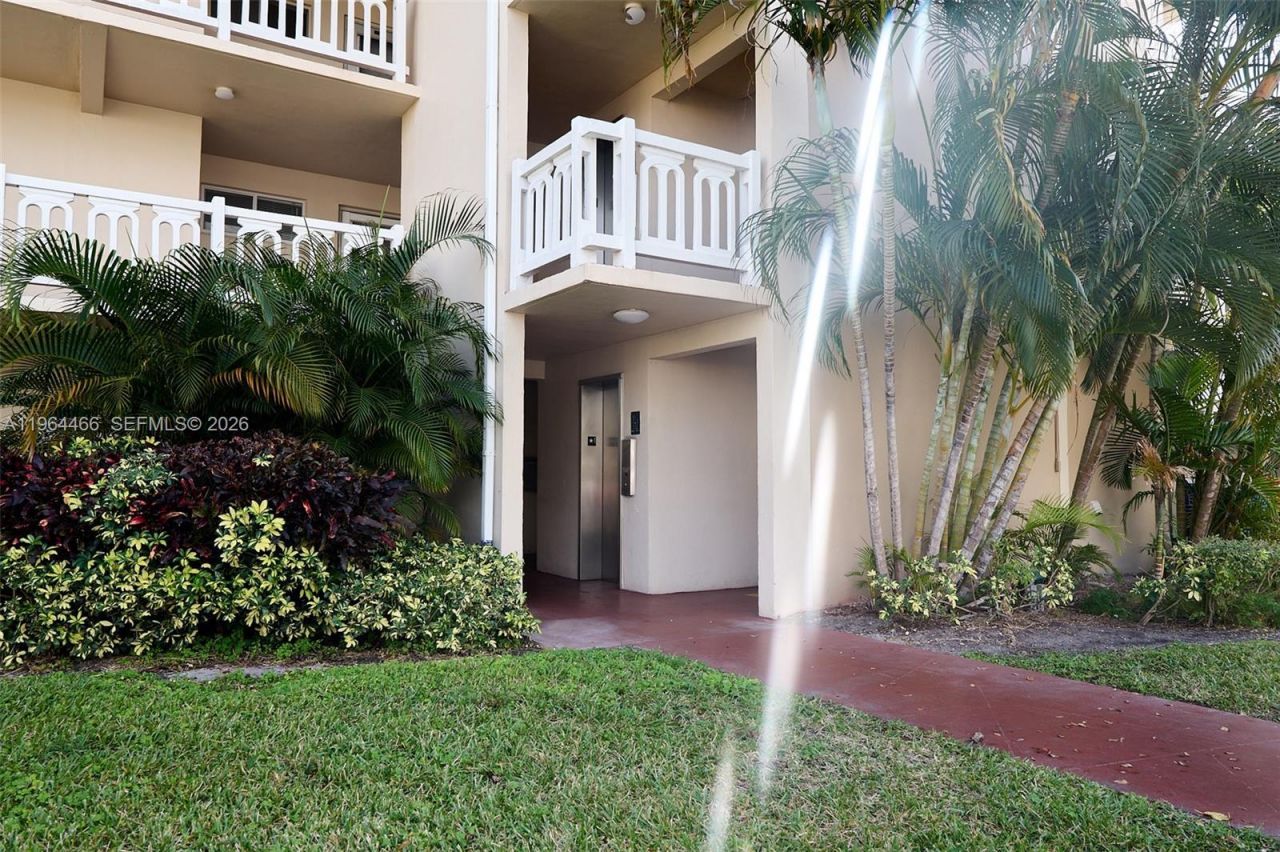 2724 S Garden Dr S, Unit 205, Lake Worth, FL 33461 Photo