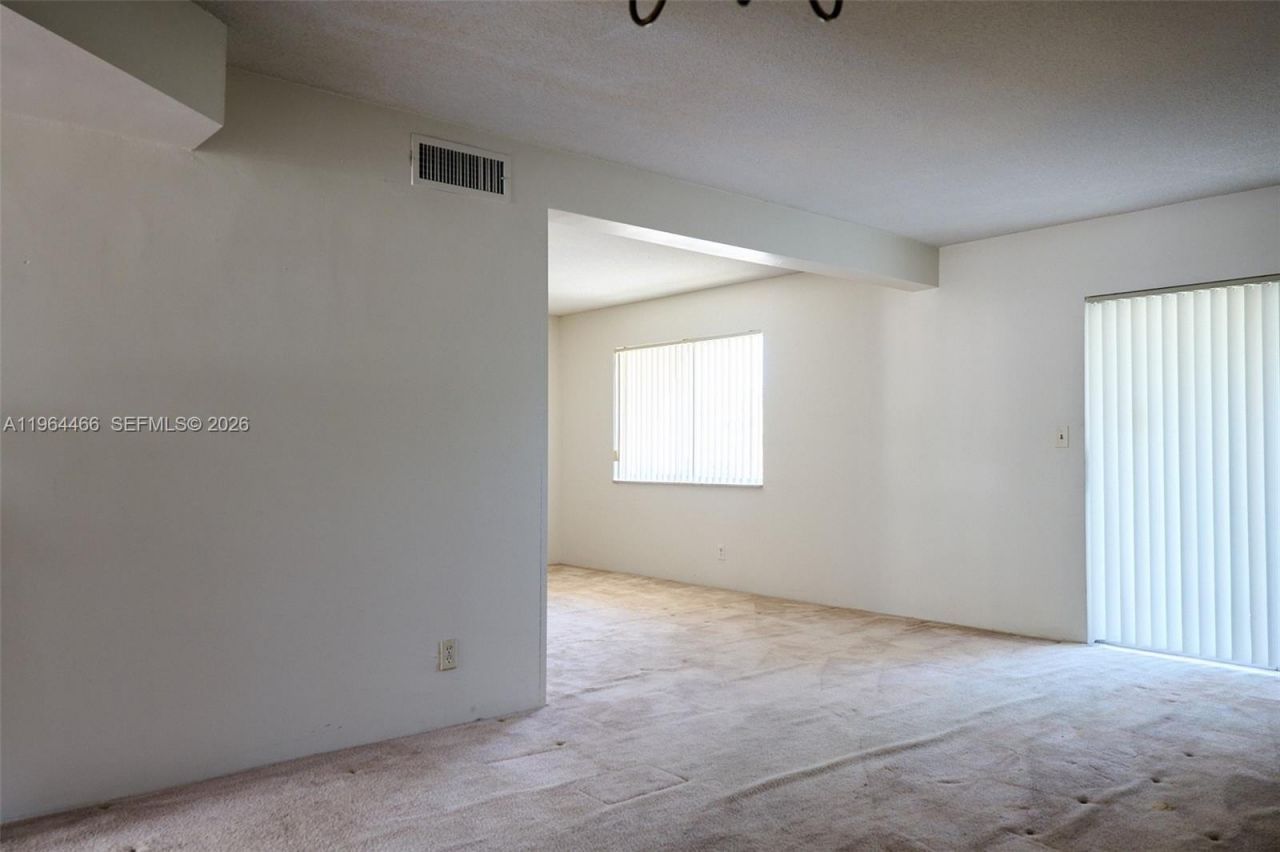2724 S Garden Dr S, Unit 205, Lake Worth, FL 33461 Photo