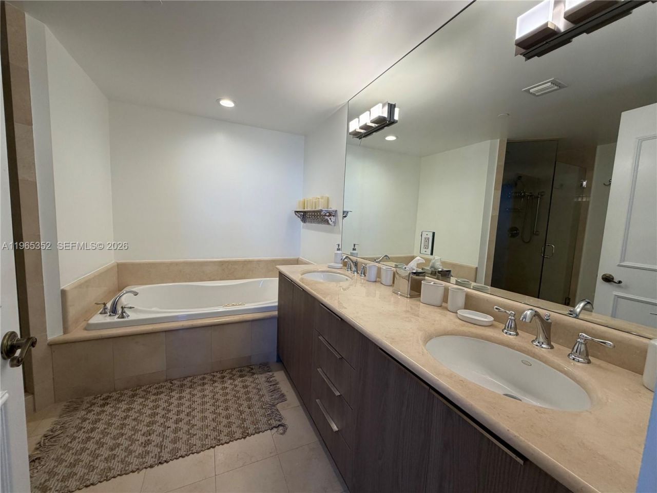 Please Call For Address, Unit 24D, Fort Lauderdale, FL 33305 Photo