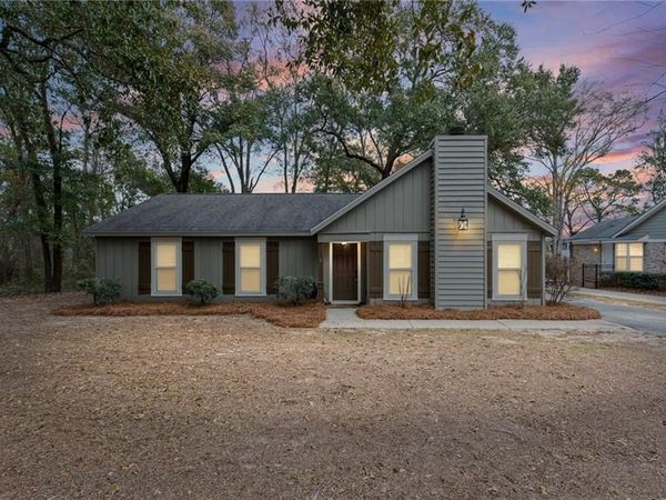 2137 Woodlea Drive W, Mobile, AL 36695