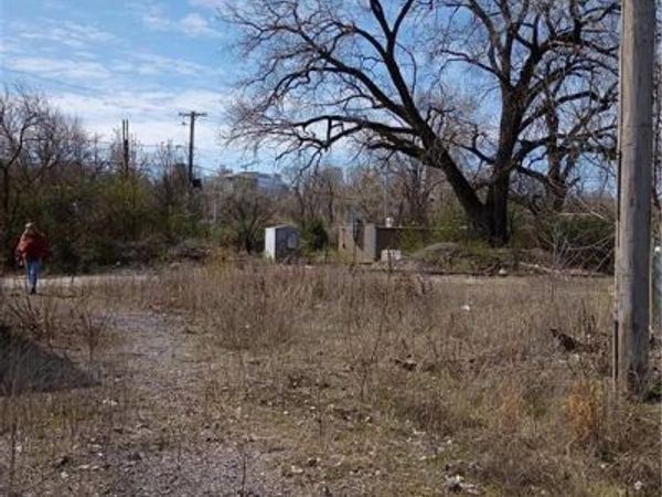 1040 E 1st Street, Kansas City, MO 64120