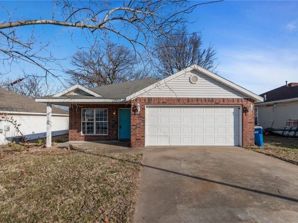 2400 SW Choctaw Street , Bentonville, AR 72712