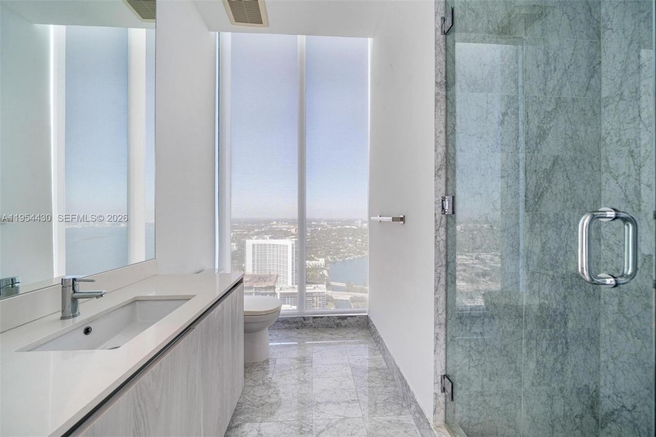 3131 NE 7th Ave, Unit UPH5303, Miami, FL 33137 Photo