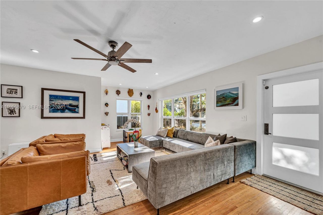 3535 W Glencoe St, Miami, FL 33133 Photo