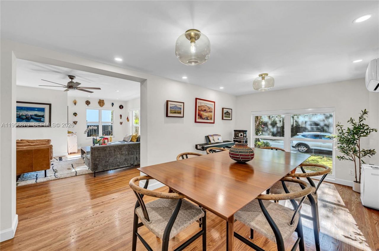 3535 W Glencoe St, Miami, FL 33133 Photo