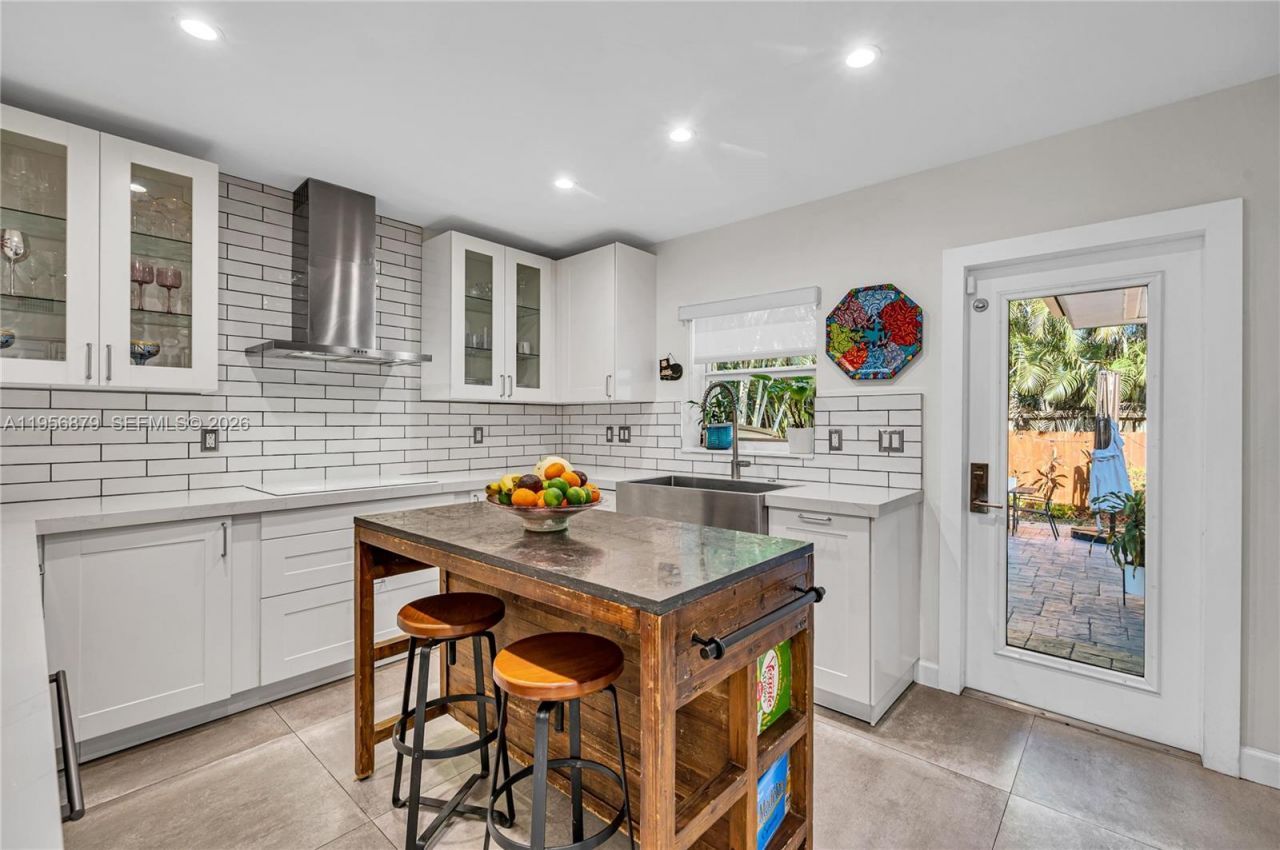 3535 W Glencoe St, Miami, FL 33133 Photo