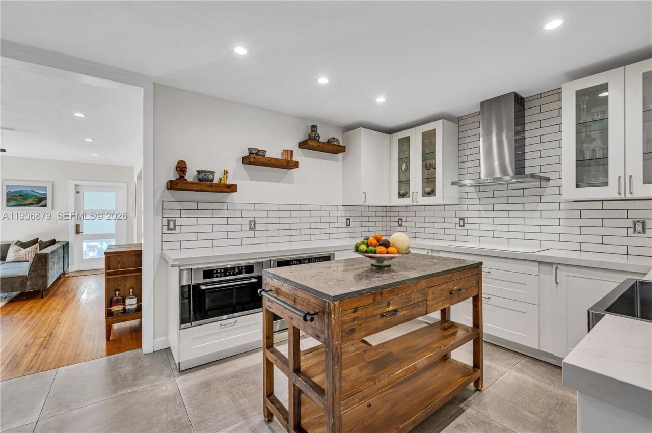 3535 W Glencoe St, Miami, FL 33133 Photo