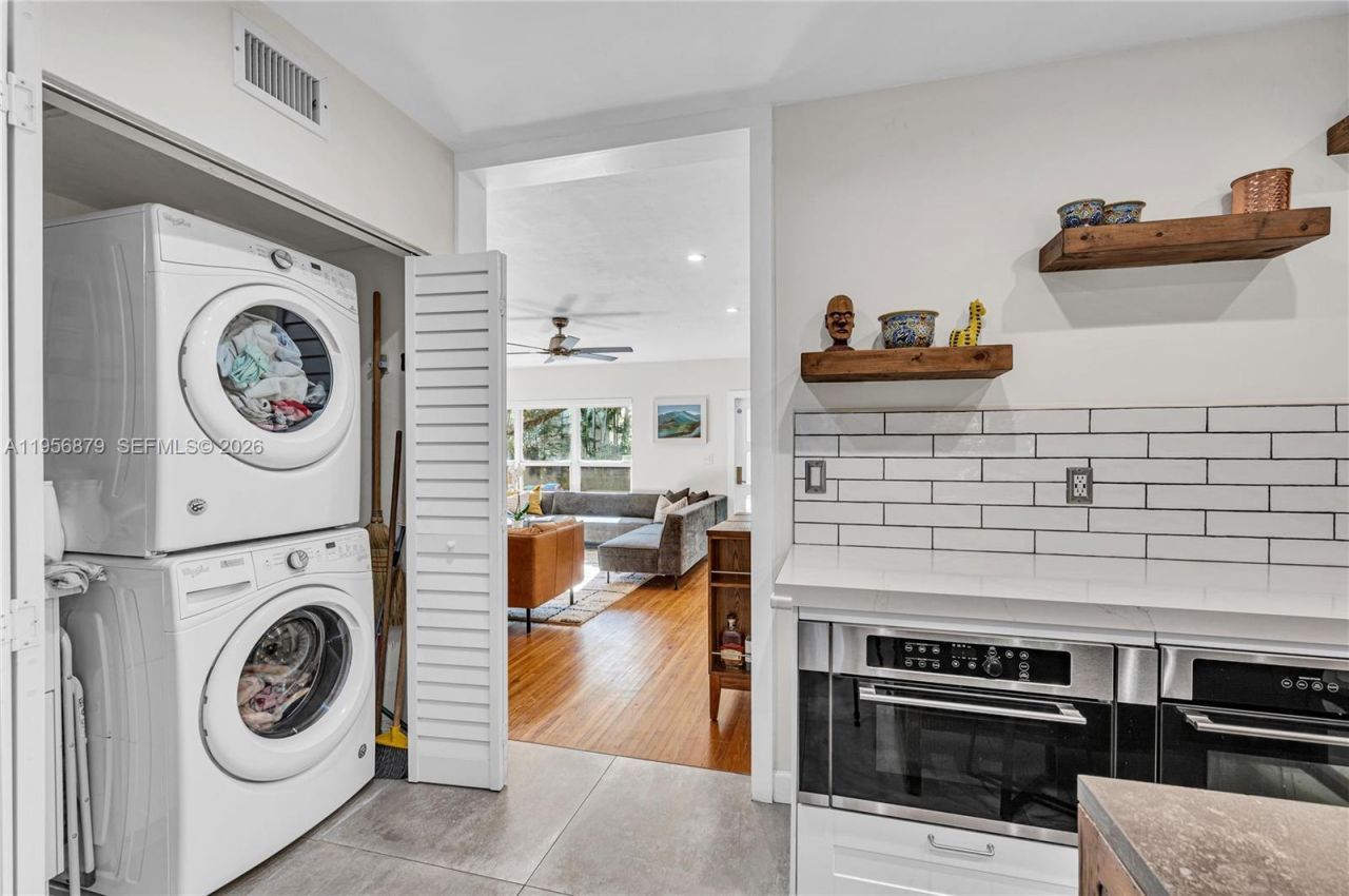 3535 W Glencoe St, Miami, FL 33133 Photo