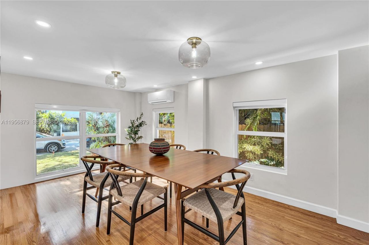 3535 W Glencoe St, Miami, FL 33133 Photo