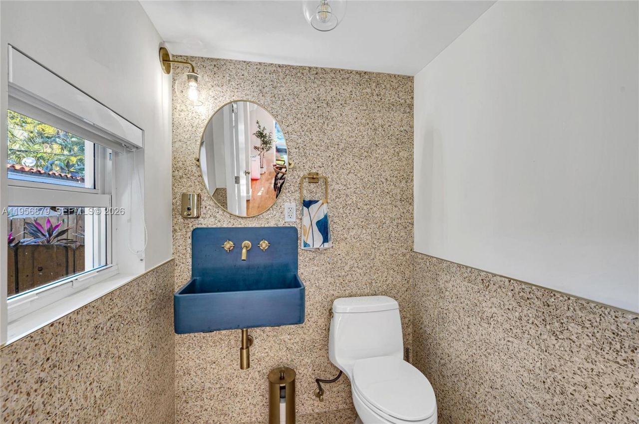 3535 W Glencoe St, Miami, FL 33133 Photo