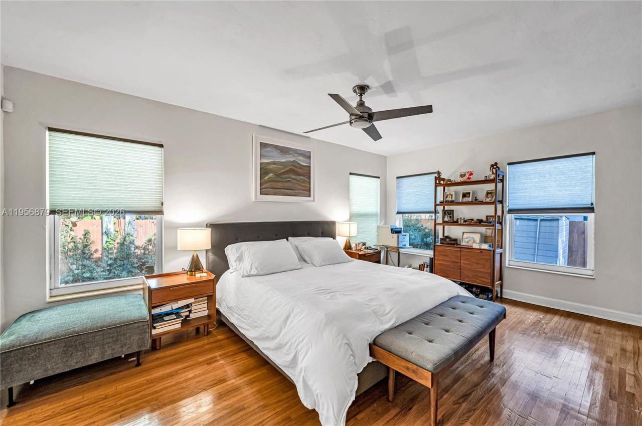 3535 W Glencoe St, Miami, FL 33133 Photo