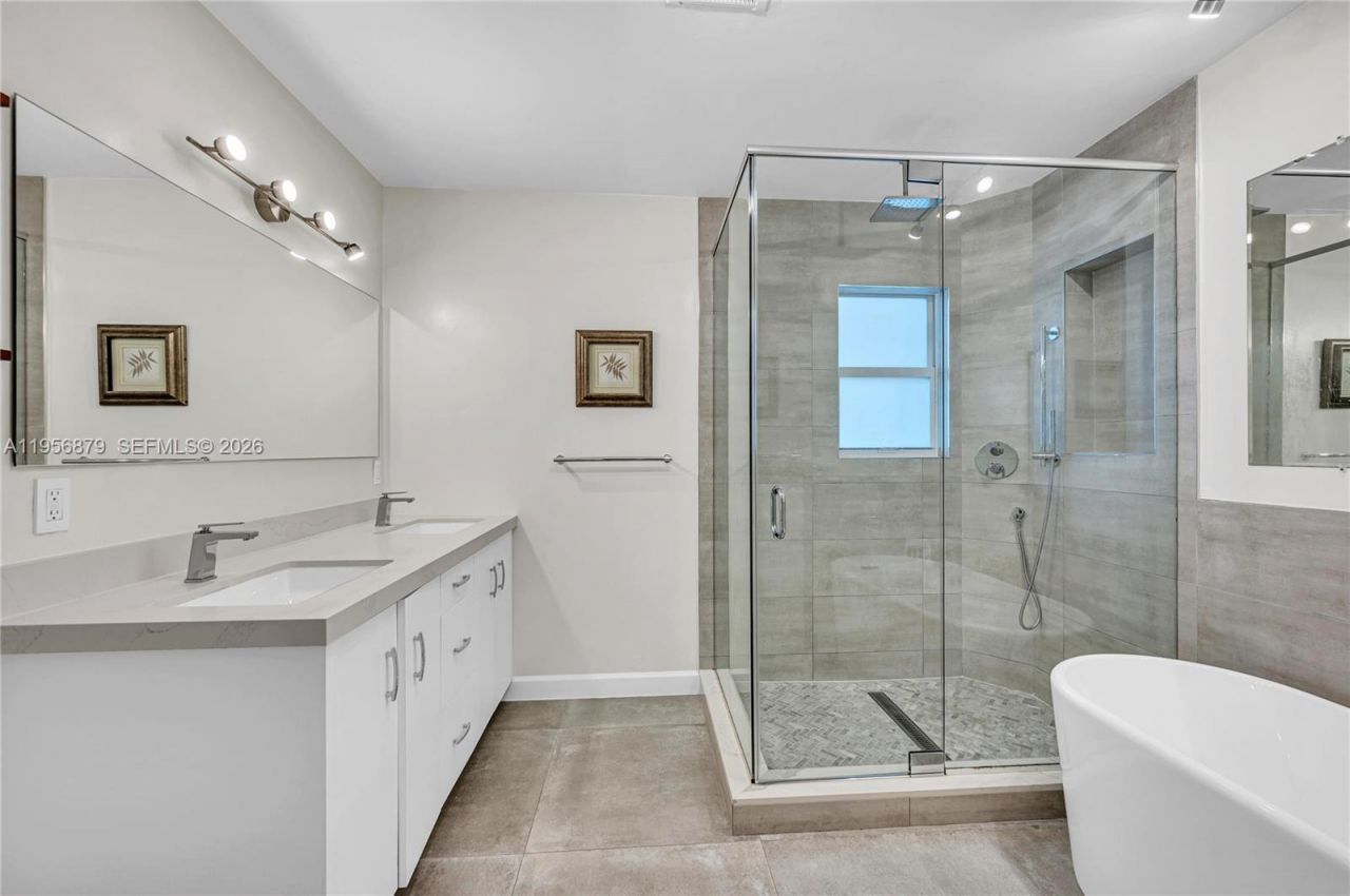 3535 W Glencoe St, Miami, FL 33133 Photo