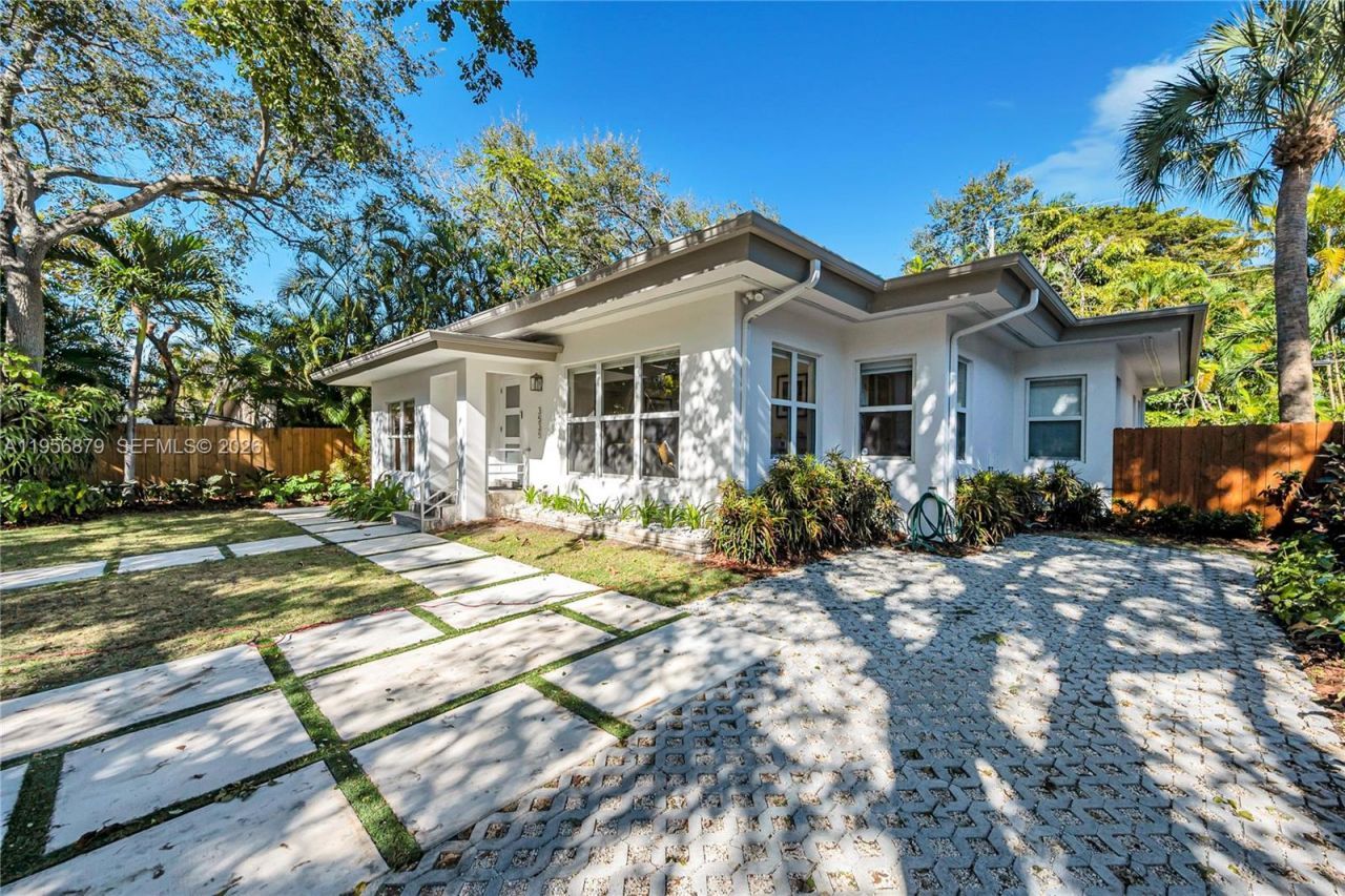 3535 W Glencoe St, Miami, FL 33133 Photo