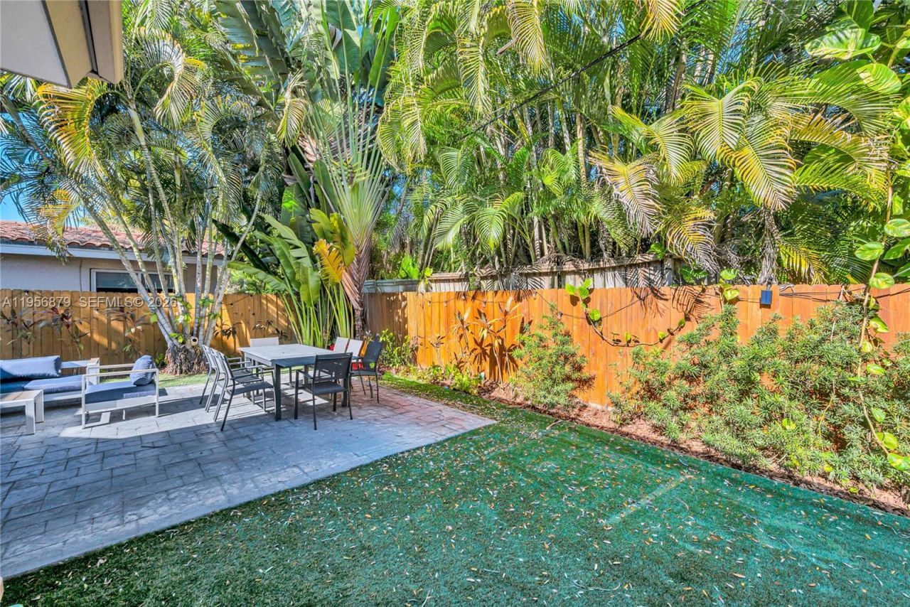 3535 W Glencoe St, Miami, FL 33133 Photo