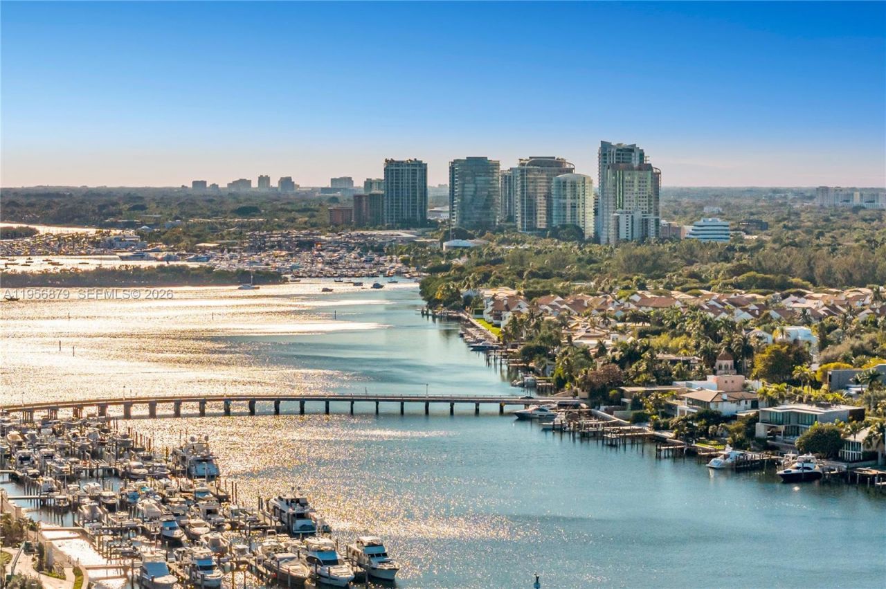 3535 W Glencoe St, Miami, FL 33133 Photo