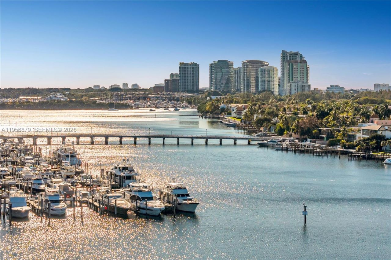 3535 W Glencoe St, Miami, FL 33133 Photo